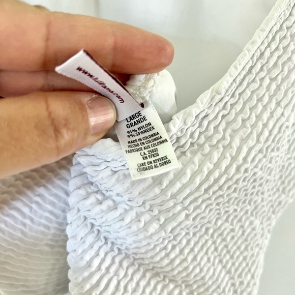 Luli Fama Pura Curiosidad White Textured Tank One Piece Size Large - Picture 9 of 11